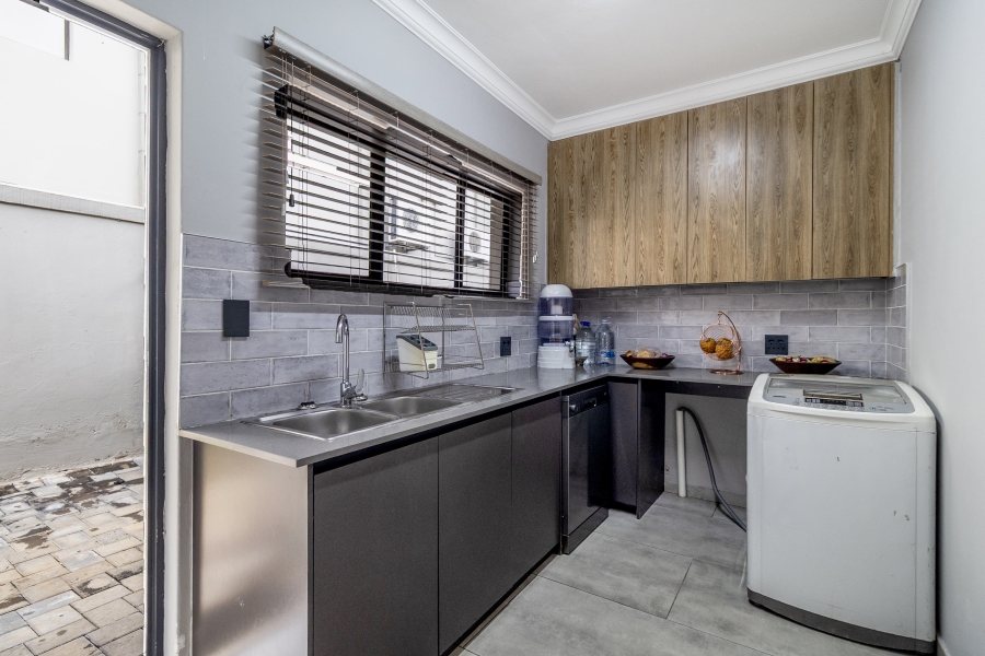 6 Bedroom Property for Sale in WestLake Country Safari Estate North West